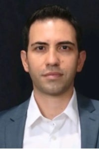 dr-niko-nicolaou Professional headshot of Niko Nicolaou, M.D., a diagnostic pathologist specializing in complex disease management in New York.