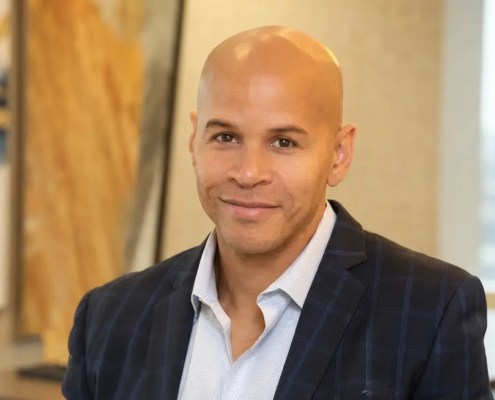 Board-certified spine surgeon & regenerative medicine expert, Dr. Stefano Sinicropi, MD.